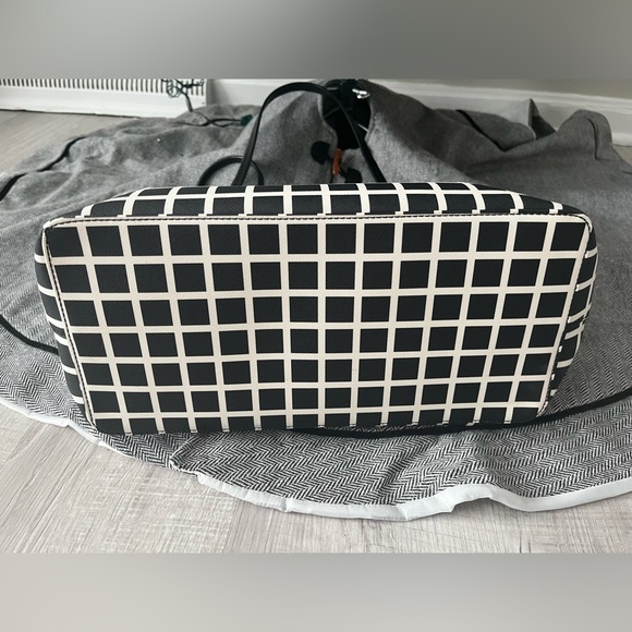 Kate Spade Black and White Tote - Picture 3 of 8